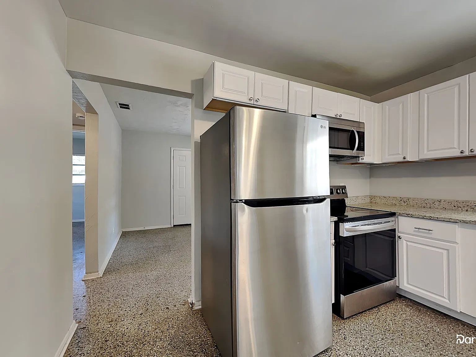 3 bed, 1.0 bath, 986 sqft, $1,765 — Photo 2