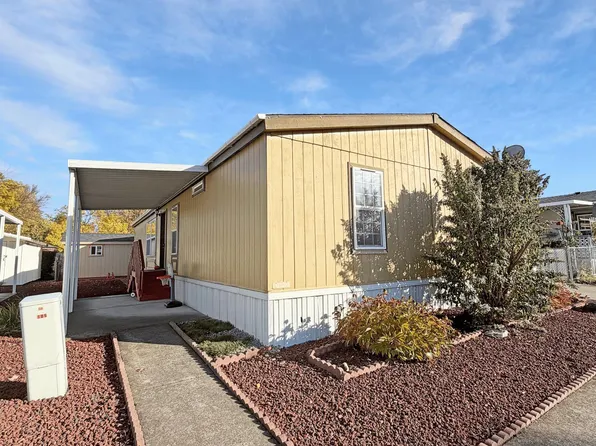 1570 S Peach St Space 106, Medford, OR 97501