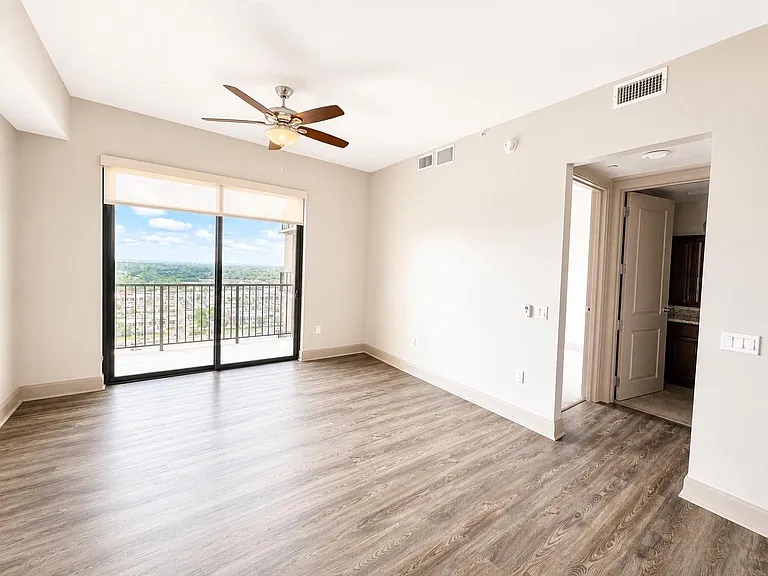 9787 Katy Fwy #1611 — Photo 2