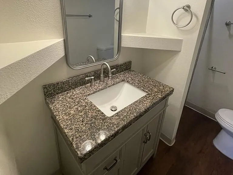 202 W Sheila Ln #1 — Photo 8