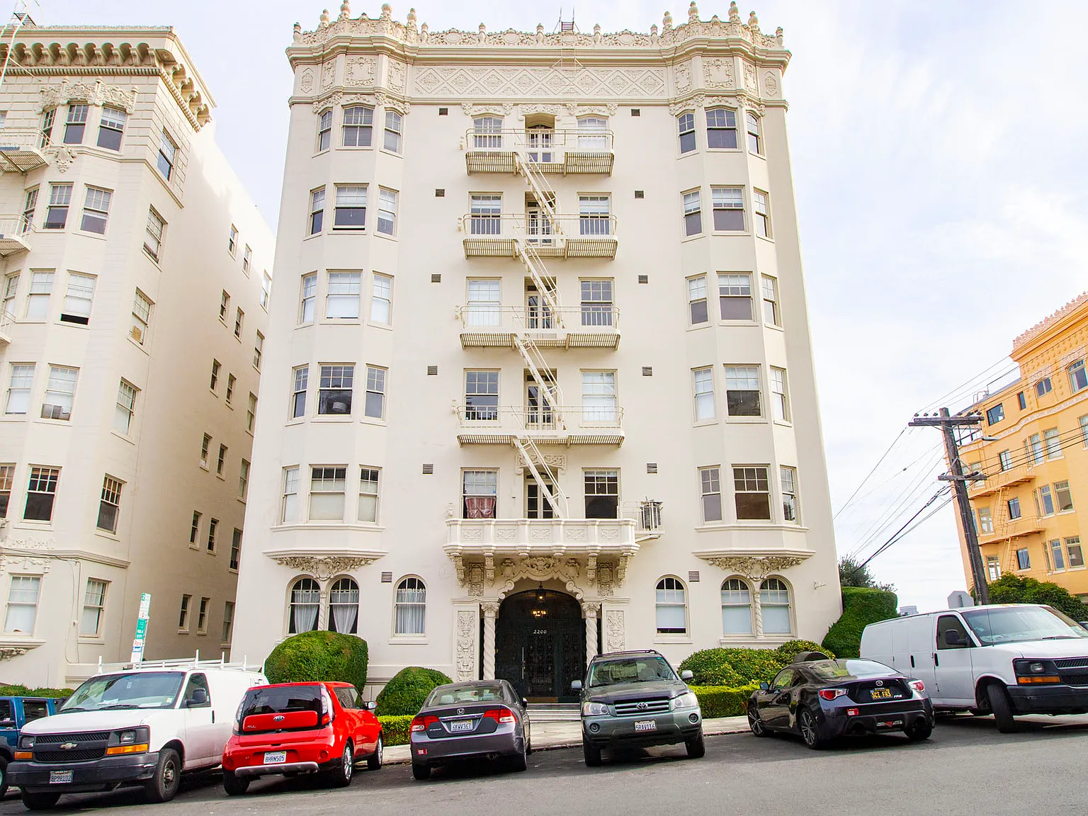 2200 Leavenworth — Photo 1