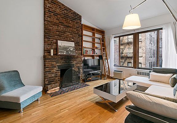5th image of 10 Charles St APT 4B