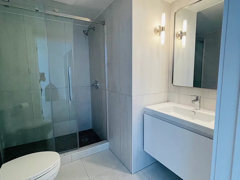 2822 Van Ness Ave — Photo 32