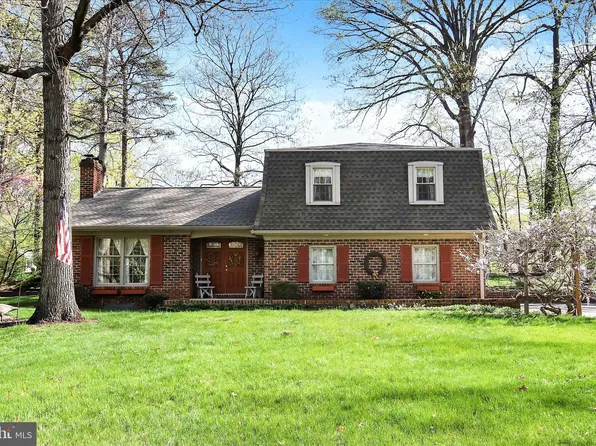 6445 Fairway Dr W, Fayetteville, PA 17222