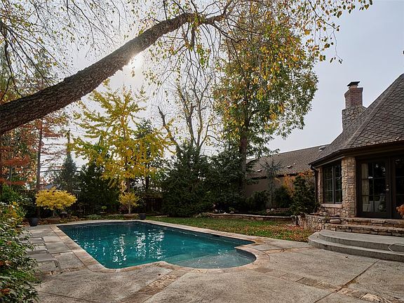 4th image of 812 NW 39th St