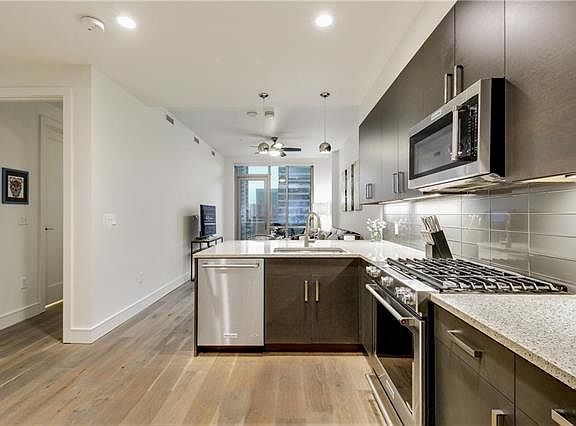 3rd image of 222 West Ave #1911
