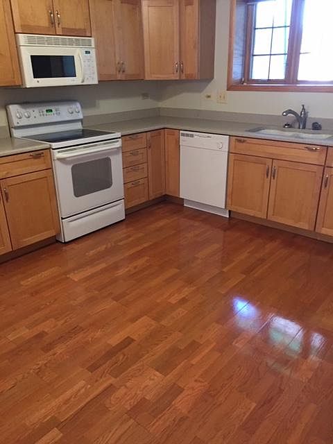 2nd image of 530 N Racine Ave #1