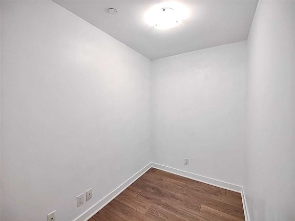 5th image of 15 Grenville St #2501