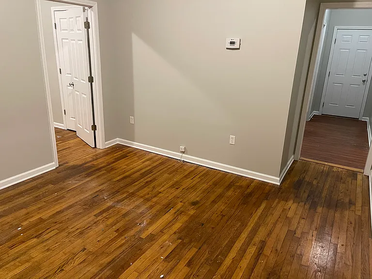 202 N Queen St — Photo 6