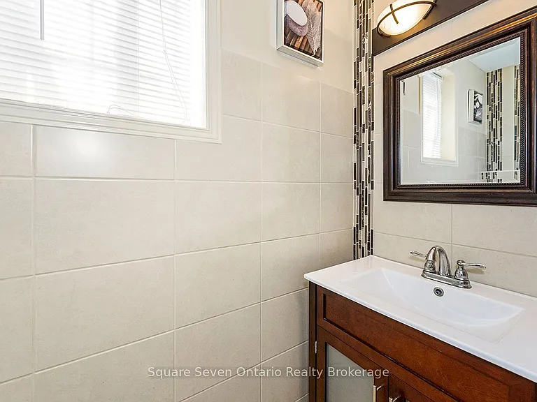 635 Commonwealth Cres — Photo 29