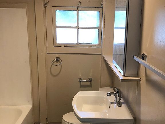 4th image of 510 SE Davis St #1