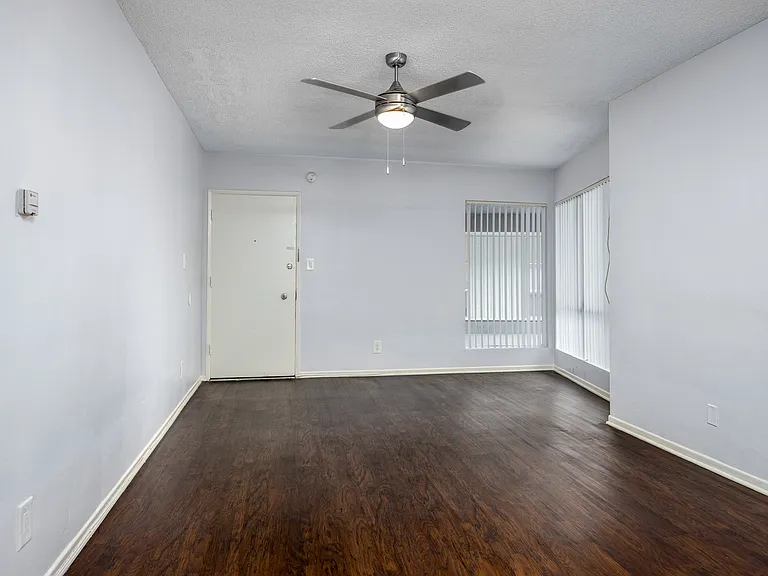 Kingsley Apartments — Photo 18