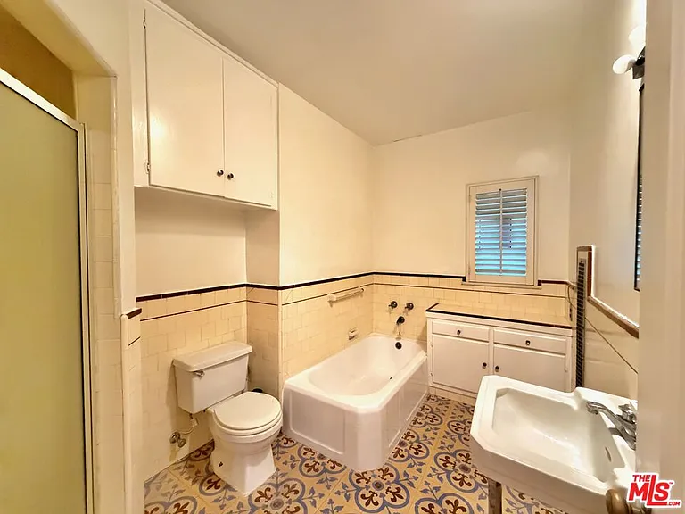 8472 1/2 Fountain Ave — Photo 19