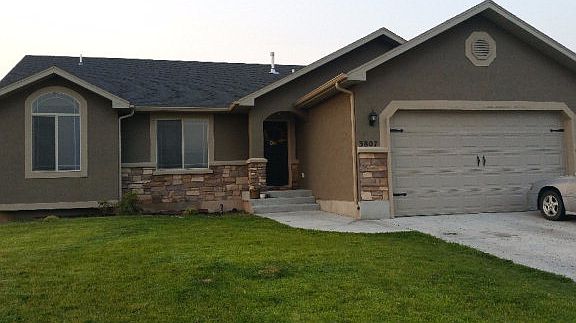 4th image of 3807 Navy Dr