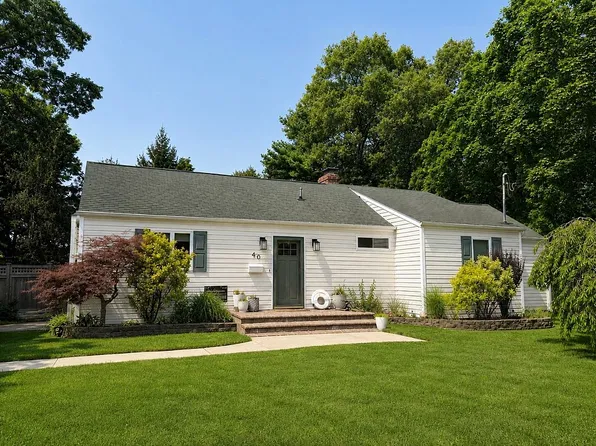 40 Ridgeway Blvd, Bay Shore, NY 11706