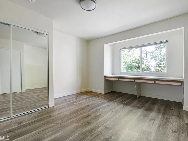 2726 S Menlo Ave — Photo 15