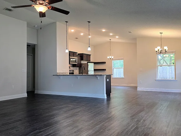 5157 Peach Dr — Photo 4