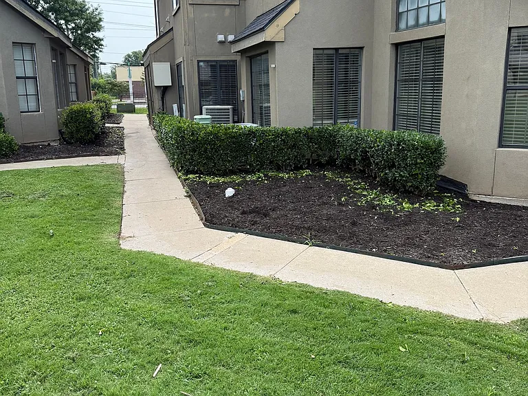 Silver Sands Apartments — Photo 15