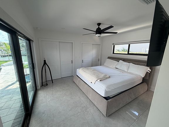 4th image of 3953 Versailles Dr