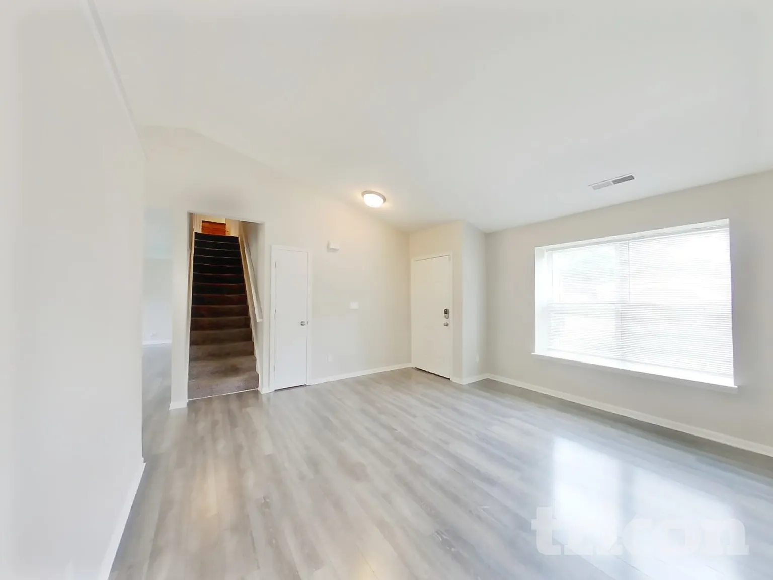 5025 Lincoln Road Indianapolis IN — Photo 2