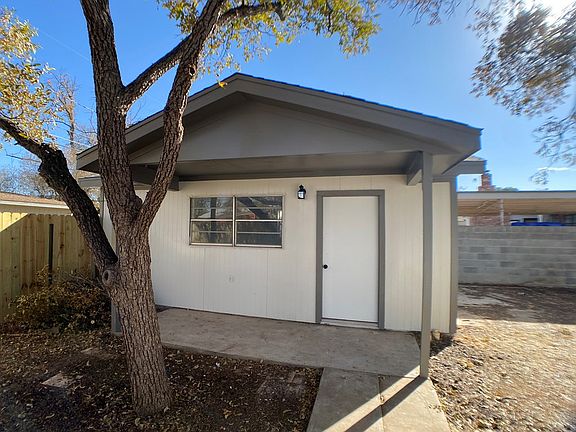 2nd image of 3872 Blossom Ln