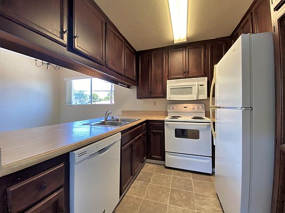 5th image of 2247 Felspar St #B