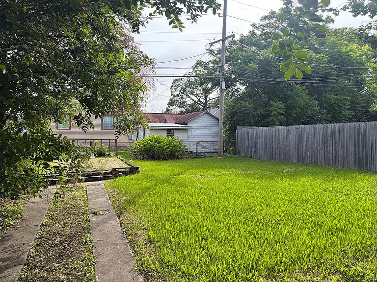 3620 Clermont Dr — Photo 8