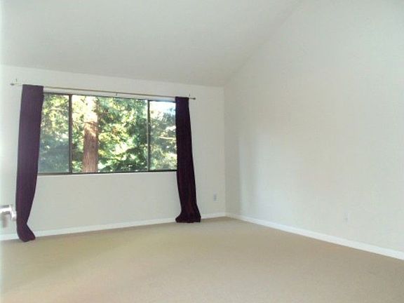 4th image of 18 Wisteria Ct