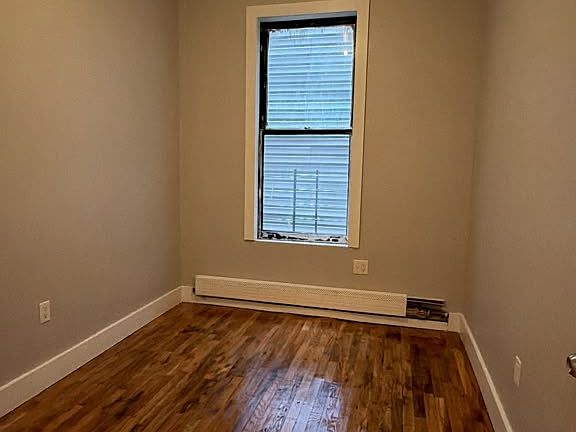 3rd image of 1623 Yates Ave #3B