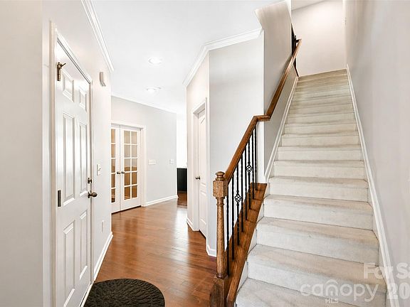 3rd image of 104 Burlingame Ct Unit B
