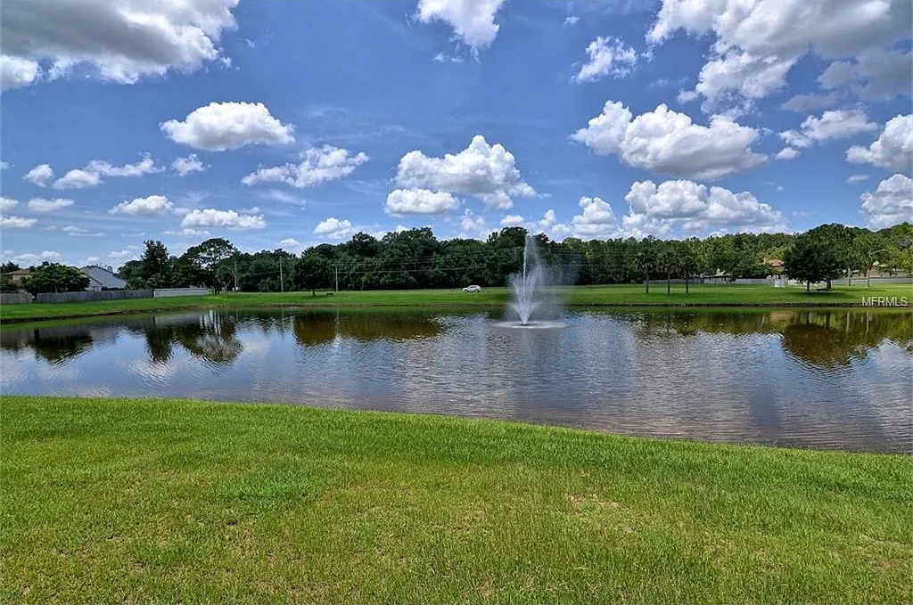 422 E Springtree Way — Photo 3