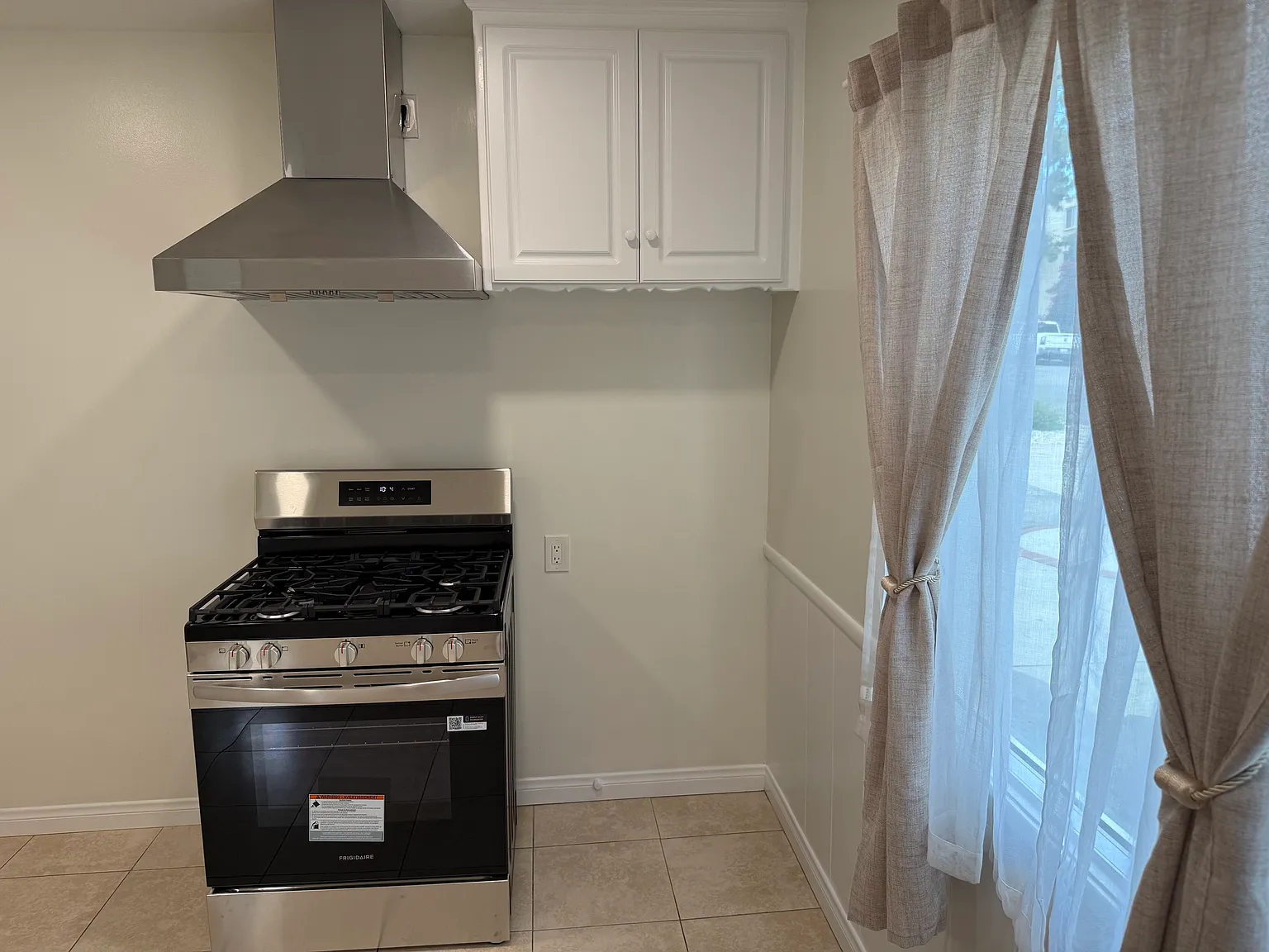 2 bed, 950 sqft, $2,950 — Photo 2