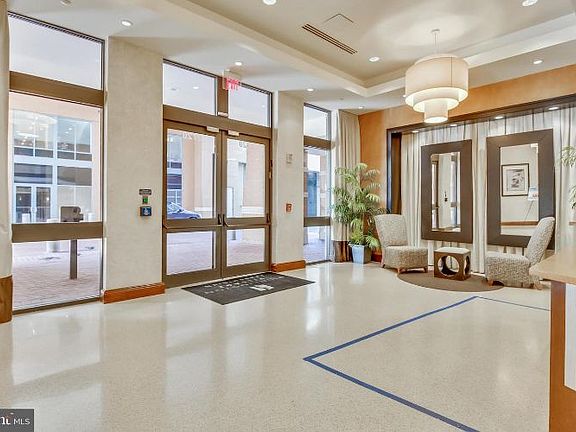 3rd image of 2720 S Arlington Mill Dr Unit 811