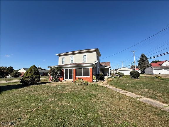4th image of 621 Newport Ave
