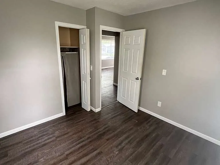 2315 E Olive St — Photo 5