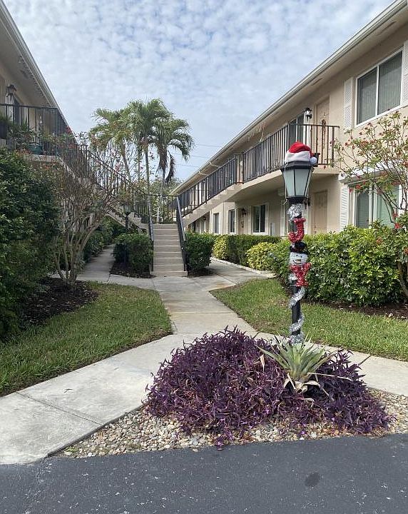 2nd image of 134 N Palm Dr #7