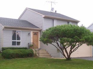 231 Iris Dr, Streamwood, IL