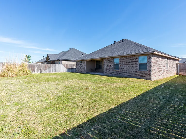 144 Carriage Hills Pkwy — Photo 27