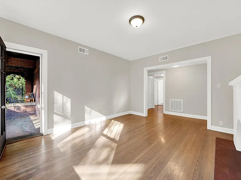 2516 N. Kedzie LP — Photo 5