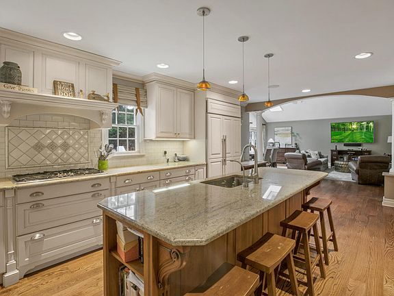 2nd image of 2149 Spruce Dr
