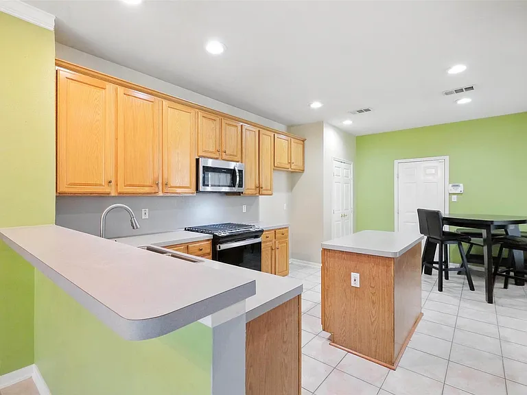 10222 Thornmont Ln — Photo 27