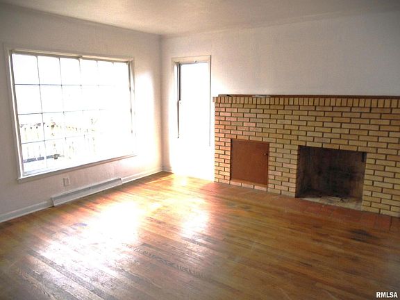 2nd image of 1915 Grand Ave