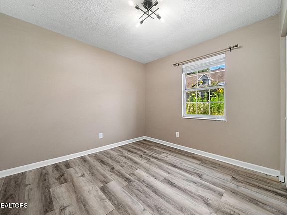 4th image of 2019 Silverbrook Dr