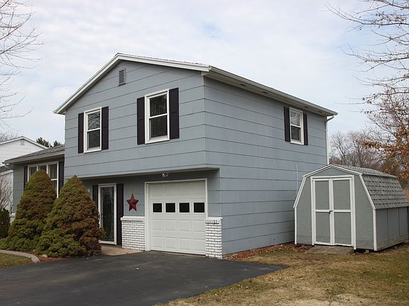 3rd image of 90 Highview Dr
