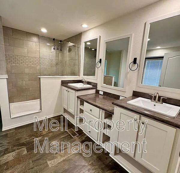 191 E Parkway Blvd — Photo 10