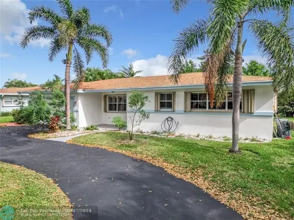 2201 NE 41st St, Lighthouse Pt, FL 33064
