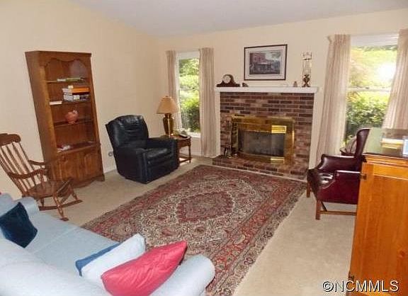 4th image of 215 Park Ln