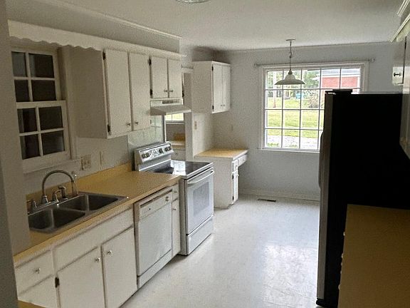 4th image of 107 Marable St