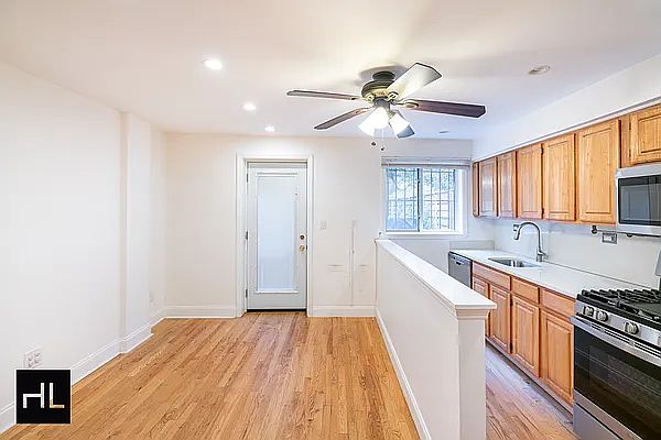 1st image of 572 Park Pl #3