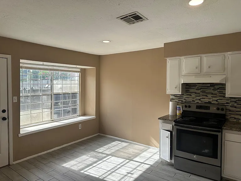 12831 High Star Dr — Photo 2